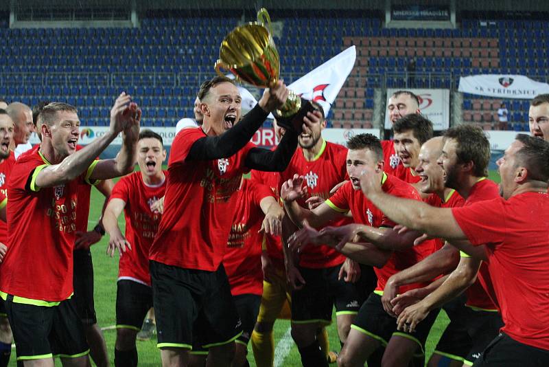 Fotbalisté Jalubí (žlutočerné dresy) zdolali ve finále Poháru OFS Jarošovský pivovar Stříbrnice 7:1. Utkání na stadionu ligového Slovácka sledovalo 1234 diváků.