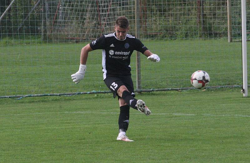 Fotbalisté Uherského Brodu (červené dresy) ve 2. kole MOL Cupu podlehli druholigové Jihlavě 1:2 a v poháru končí.