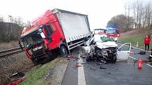 K vážné dopravní nehodě s fatálními následky došlo ve středu 14. března krátce po osmnácté hodině nedaleko Uherského Brodu. Při střetu s nákladním vozidlem tam zemřel sedmatřicetiletý řidič Škody Fabie.
