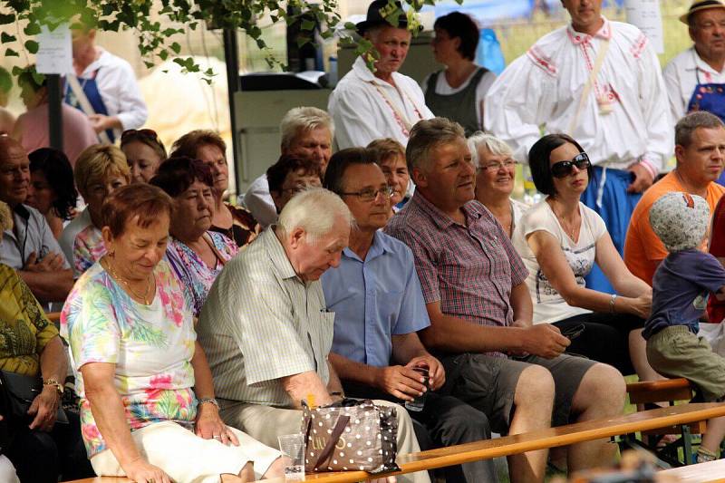 Antonínkové zpívání a sečení trávy v Ostrožské Lhotě