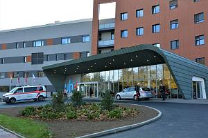 Nemocnice v Uherském Hradišti - hlavní vstup do centrálního objektu