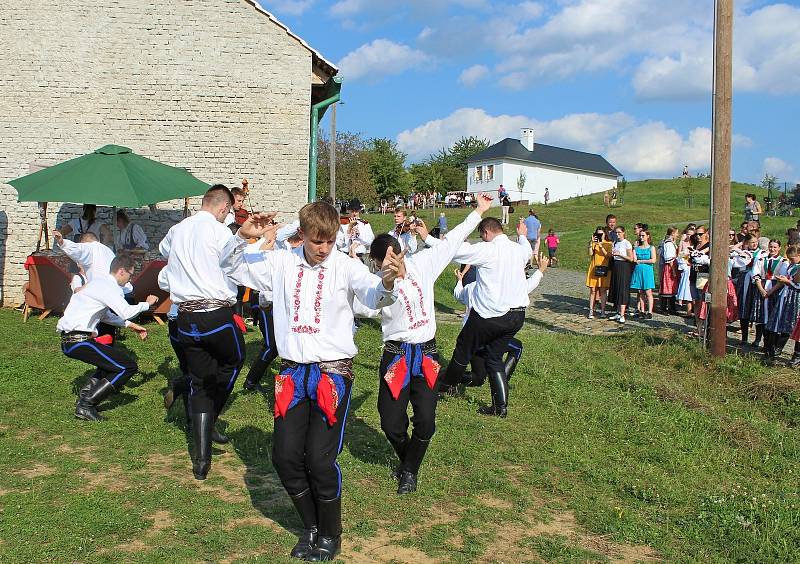 Pořad Aj, ty svatý Rochus, daj nám vína trochu provázelo nad Hradištěm krásné a slunečné počasí.