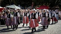 Na tři tisíce krojovaných účastníků z devíti regionů, Polska a Maďarska prošlo centrem Uherského Hradiště při Slováckých slavnostech vína a otevřených památek, 10. září 2022.