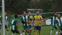 Fotbalisté Starého Města (žluté dresy) v 11. kole I. B třídy skupiny C deklasovali domácí Ostrožskou Novou Ves 8:1.