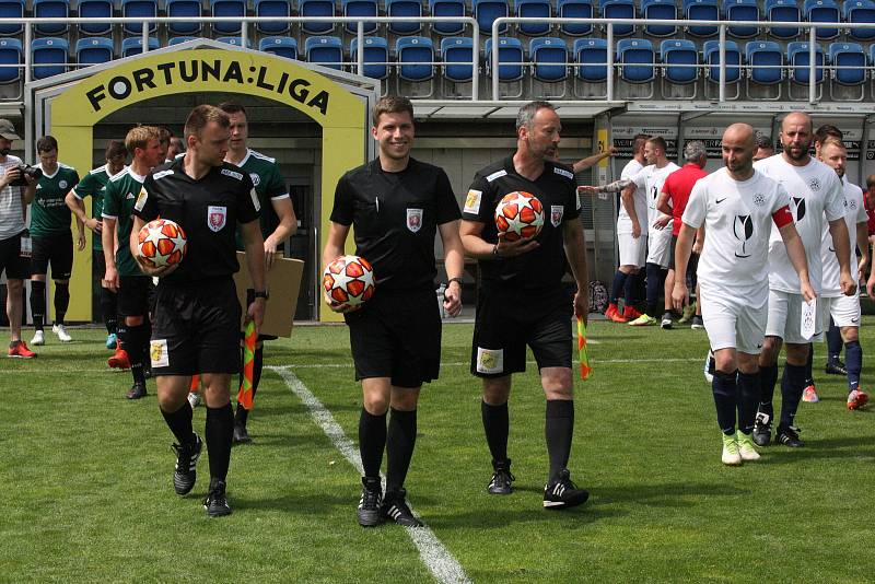 Tým FC Vinaři České republiky (bílé dresy) se dostal na domácím mistrovství Evropy ve fotbale až do finále, když Německo porazil na penalty.