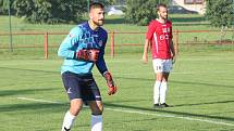 Fotbalisté Uherského Brodu (v červených dresech) v 1. kole MSFL doma hráli s Kroměříží bez branek.