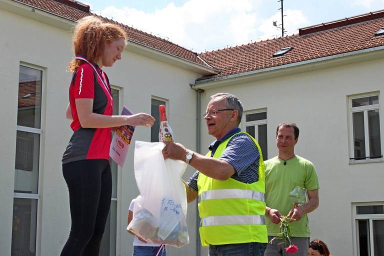 Velehradští zahrádkáři spolu s obcí a základní školou uspořádali v sobotu XIX. ročník přechodu a přejezdu Chřibů. 