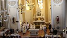 V kostele svatého Jakuba Staršího v Ostrožské Lhotě světili nový oltář.