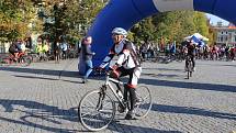 Příznivci cyklistiky a vína se 9. října dopoledne vydali z Masarykova náměstí v Uherském Hradišti do okolí v rámci tradiční akce s názvem Na kole vinohrady Uherskohradišťska. 