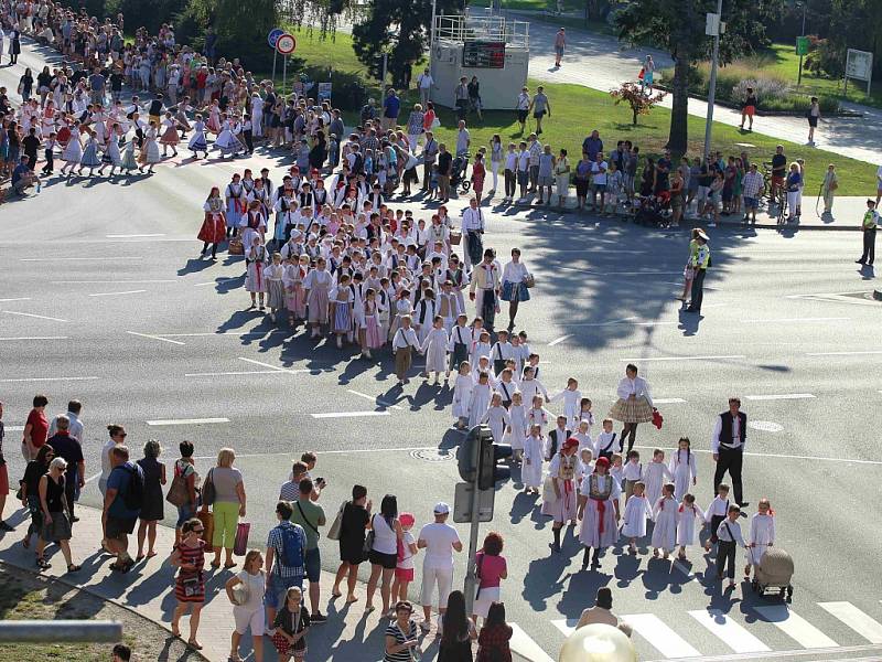 Slavnosti vína 2016 v Uherském Hradišti. Slavnostní průvod.