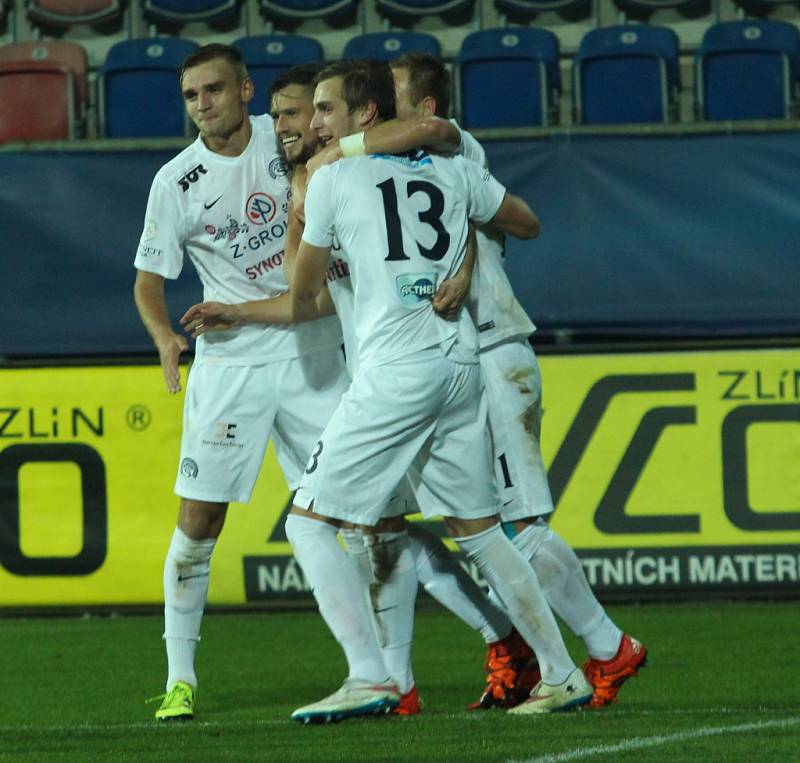 1. FC Slovácko - FK Jablonec. Jaroslav Diviš (druhý zleva) právě vstřelil gól na 1:1.