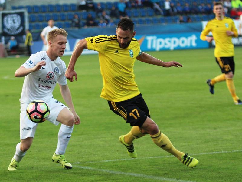 1. FC Slovácko - MFK Karviná (ve žlutém)