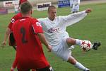 Fotbalisté Březolup (v červeném) proti Ostrožské Nové Vsi. 