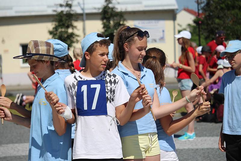 Na náměstí Velké Moravy ve Starém Městě se v sobotních odpoledních hodinách konala dětská folklorní olympiáda. Soutěžit mezi sebou přijelo na osmnáct folklorních souborů ze Slovácka.