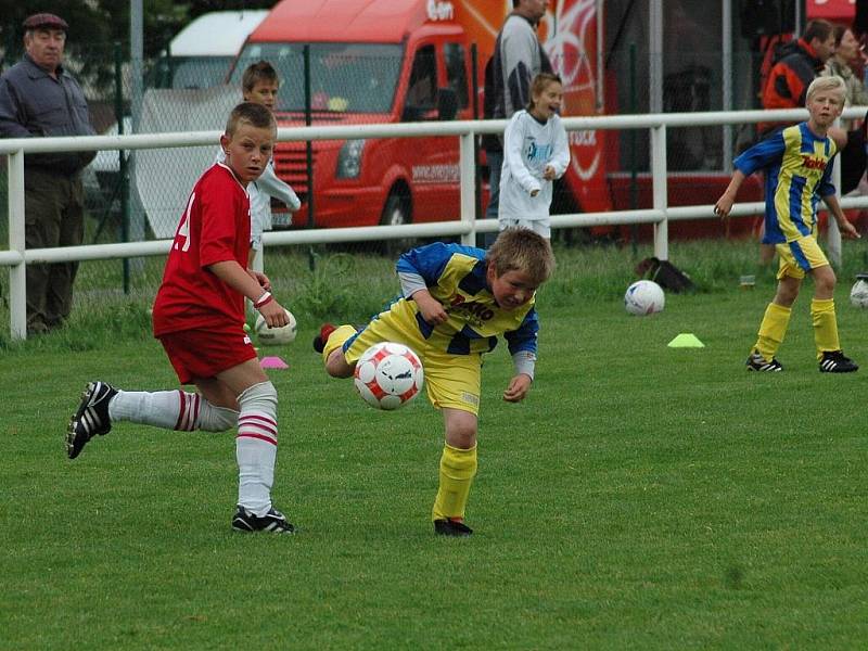 Jasnými vítězi regionálního kola 5. ročníku fotbalového turnaje pro hráče do deseti let E.ON ČR Junior Cup se ve Starém Městě stali malí fotbalisté 1. FC Slovácko.