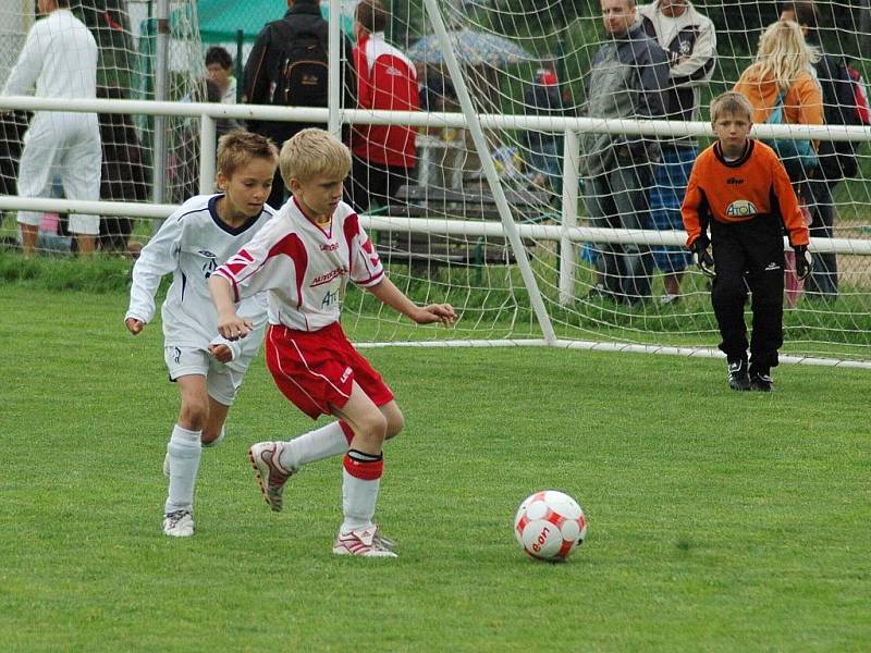 Jasnými vítězi regionálního kola 5. ročníku fotbalového turnaje pro hráče do deseti let E.ON ČR Junior Cup se ve Starém Městě stali malí fotbalisté 1. FC Slovácko.