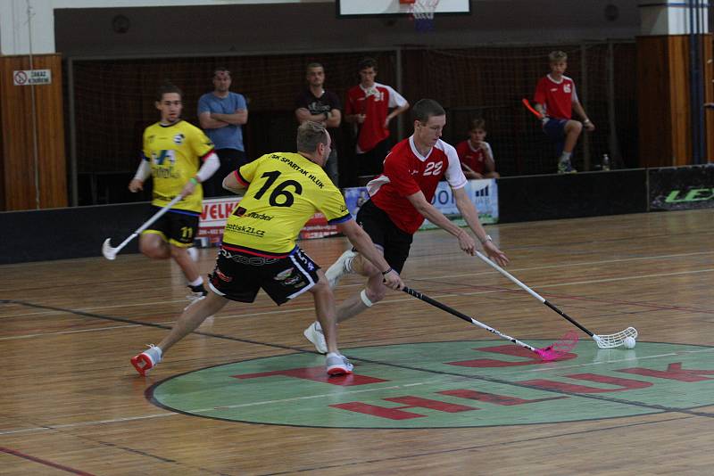 V hlucké sportovní hale se o víkendu uskutečnil již osmnáctý ročník tradičního florbalového turnaje s názvem Slovácký pohár.