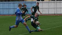 Fotbalisté Hluku (modré dresy) zakončili podzimní část sezony domácí výhrou nad Nivnicí 3:1.