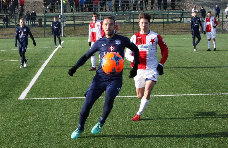 Fotbalisté ligového Slovácka (v modrých dresech) zvítězili na umělé trávě v Kroměříži 4:1.