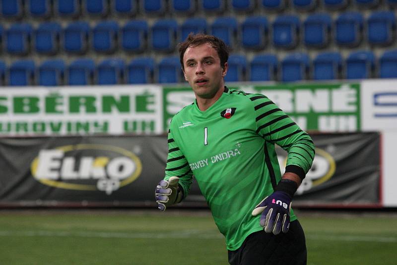 Fotbalisté Jalubí (žlutočerné dresy) zdolali ve finále Poháru OFS Jarošovský pivovar Stříbrnice 7:1. Utkání na stadionu ligového Slovácka sledovalo 1234 diváků.