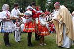 Tisíce věřících a mezi nimi více než stovka krojovaných, se v neděli 26. srpna před polednem zúčastnilo na Svatém Antonínku tradiční Děkovné pouti.