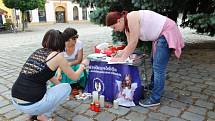 Účastníci pietní akce v Uherském Hradišti v pátek 3. června chtěli upozornit na některá úskalí, spojená s dětským očkováním.