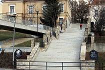 Velké schody v Uherském Brodě hlavní spojovací článek mezi historickou částí města a tamním vlakovým nádražím.