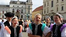 Krojovaný průvod v ulicích Uherského Hradiště tradičně patří k zahájení Kunovského léta. 