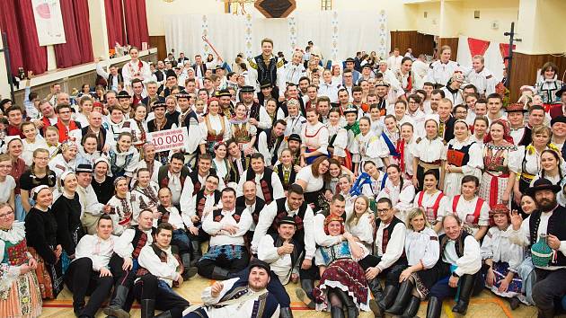 Členové FS Javorina spolu se svými kamarády ze Strání uspořádali v sobotu 8.2.2020 již 14. Krojový ples.