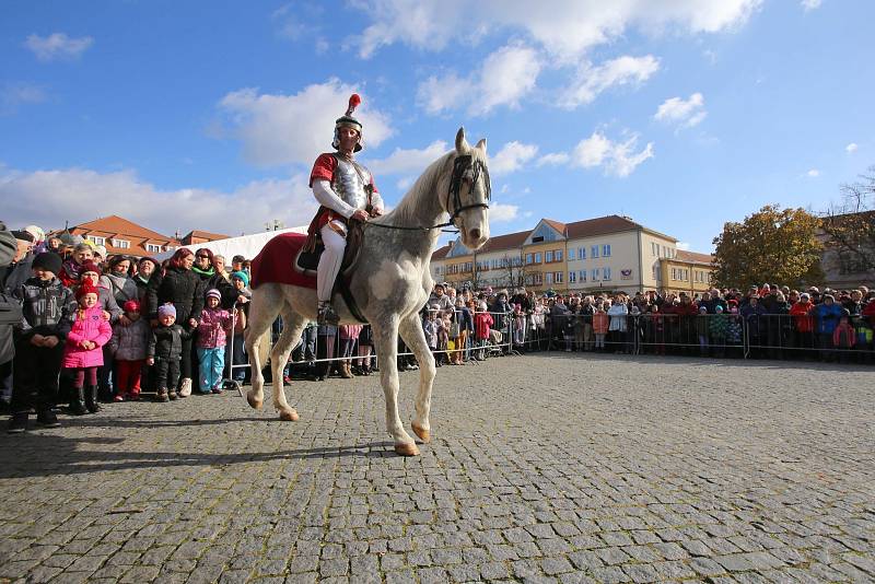 Žehnání svatomartinského vína na náměstí v Uherském Hradišti.