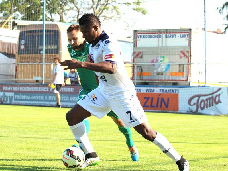 1. FC Slovácko. Francis Koné ( v bílém), který je v klubu na zkoušce.