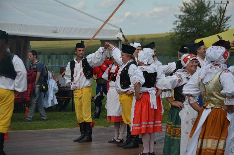 Návštěvníci Slavkova si ve dnech 10. až 12. srpna mohli dopřát kroje  hrající všemi barvami, tanečky a lidové písně znějící ze všech stran.