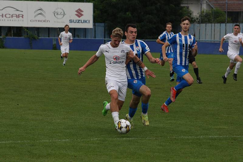 Fotbalisté Slovácka B (bílé dresy) ve 4. kole MSFL deklasovali Vítkovice 6:0.