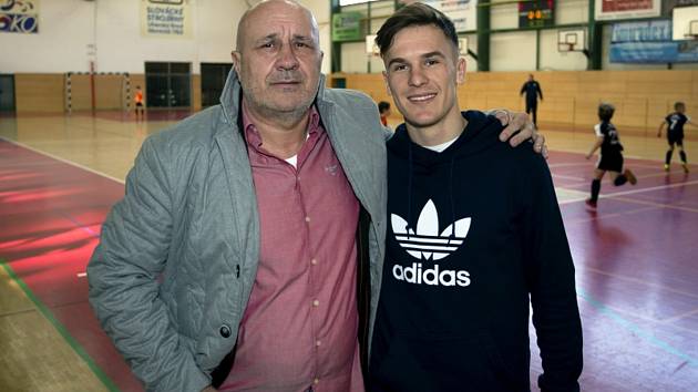 Šéf třetiligového Uherského Brodu Josef Hamšík s fotbalistou Jakubem Rezkem.