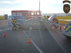 Karambol dvou aut u benzinky v Brodě blokoval provoz na frekventované silnici I/50; pondělí 22. ledna 2024