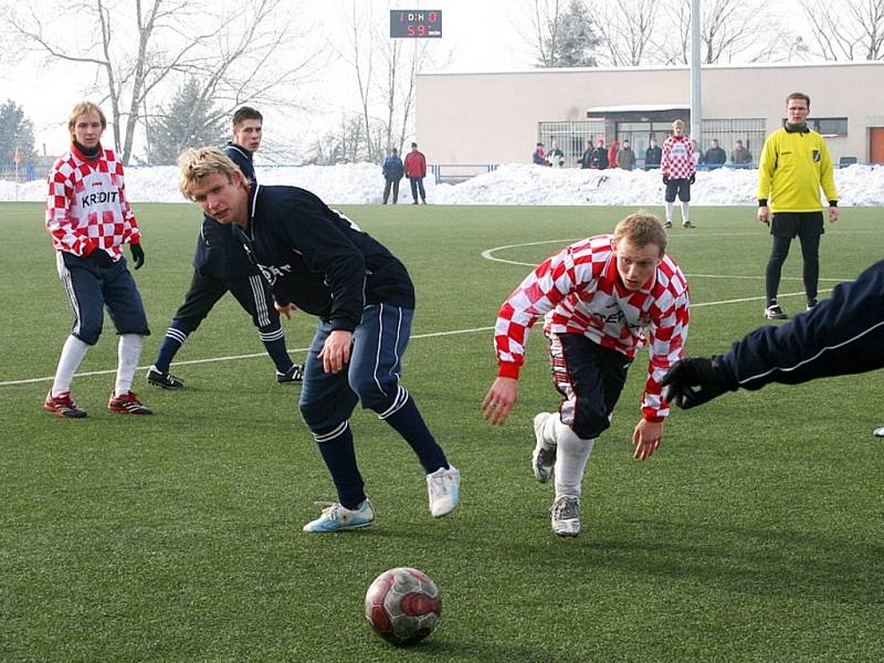 Fotbalisté Uherského Brodu v úvodním zápase turnaje porazili Ostrožskou Novou Ves 5:0.  