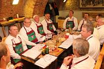 V Galerii slováckých vín v Uherském Hradišti zkoušel mužský sbor z Boršic.