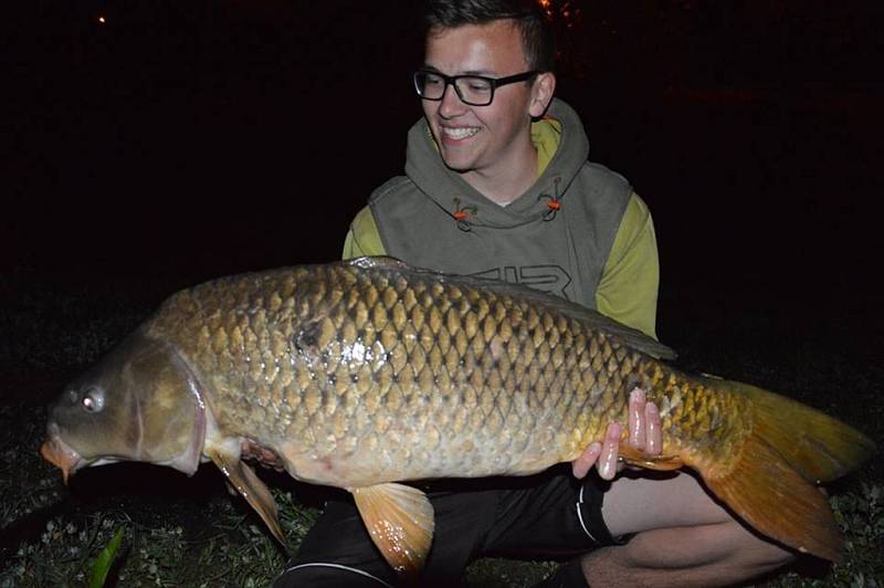 Soutěží číslo 101 – Marek Kolínek, kapr, 96 cm, 13,5 kg.