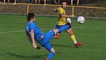 Fotbalisté Starého Města (žluté dresy) zdolali ve šlágru 4. kola I. B třídy sk. C domácí Ořechov 4:0.