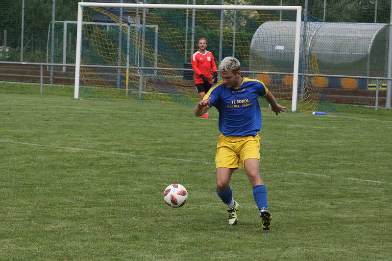 Fotbalisté Prakšic (modré dresy) vstoupili do nové sezony domácí výhrou nad Babicemi 1:0.