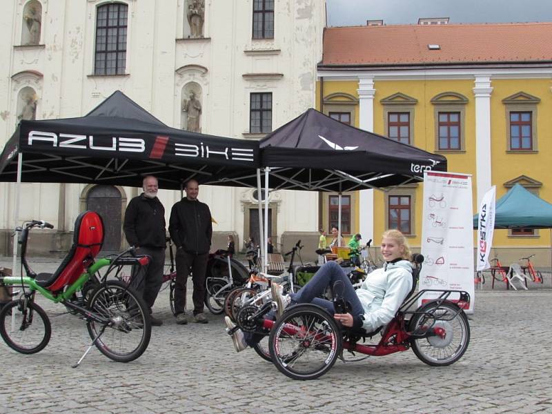 Přesvědčit také obyvatele Slovácka o ekologičtějším přístupu ke svému okolí, se v pondělí 22. září snažili organizátoři Evropského dne bez aut na Masarykově náměstí v Uherském Hradišti.