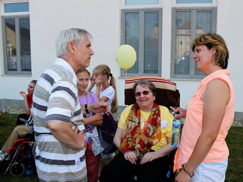 Na Velehradě si dalo dostaveníčko na 150 vozíčkářů z Česka, Slovenska, Německa a Maďarska. Ti se setkali s významnými osobnostmi politického a společenského života.