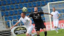 Fotbalisté Slovácka (v bílých dresech) se před restartem FORTUNA:LIGY utkali s Třincem. Utkání se hrálo bez diváků.