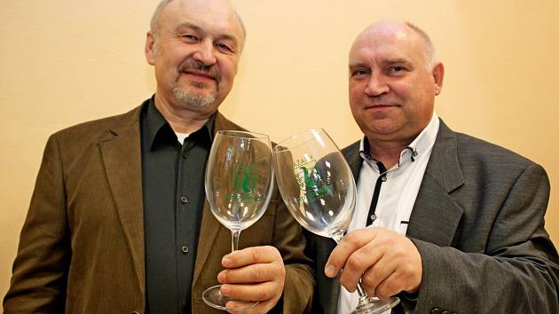 Milovníci vína mohli ve Vážanech ochutnat 427 vzorků bílých, červených a rosé vín.