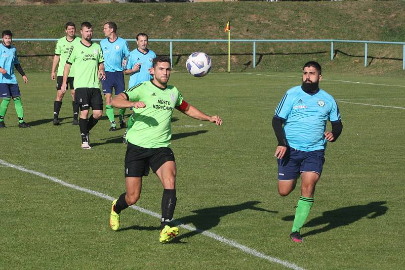 Fotbalisté Zlechova (modré dresy) pod vedením nového trenéra Pavla Cigoše prohráli doma na hody s Koryčany 1:3.