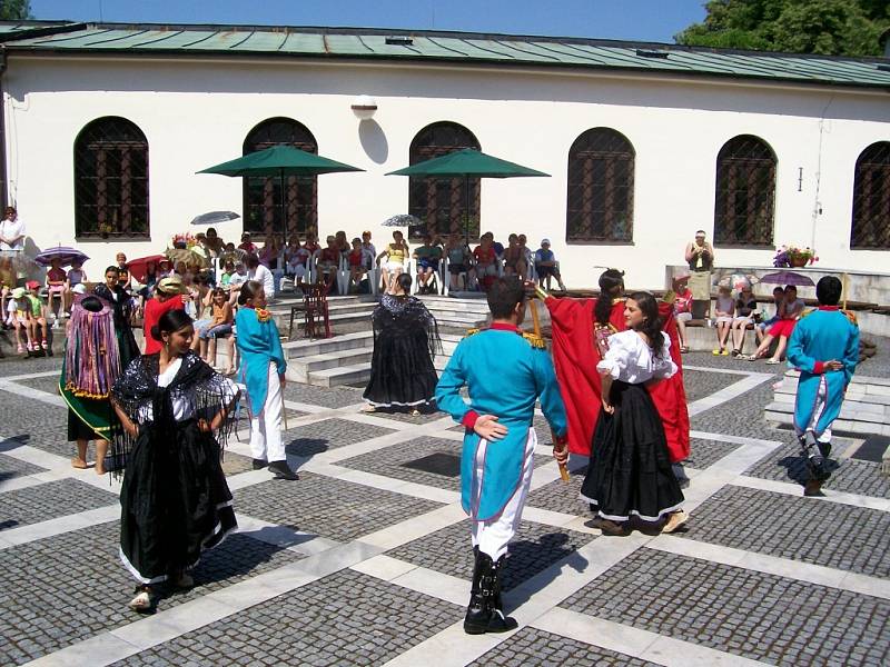 Své tradice předvedly soubory ze Slovinska, Estonska, Kolumbie a Beninu.