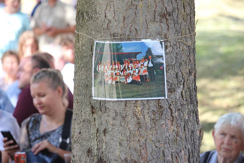 Slavnostní koncert i s hosty z folklorního souboru Horněmčí a dechové hudby Miločanky odehrála k jubilejnímu 130. výročí od svého založení dechová hudba Horněmčanka v místním parku U Letadla.