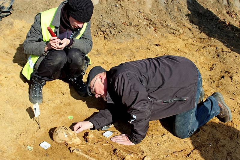 Další hroby Velkomoravanů objevili archeologové ve Starém Městě, při hloubení stavebních základů Cyrilometodějského centra  Na Valách.