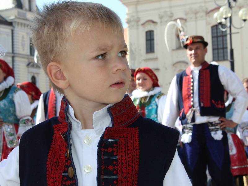 Průvod slavností vína na hradišťském Masarykově náměstí.