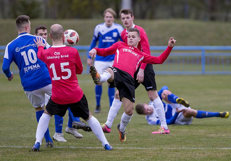 Dolní Benešov – Uherský Brod (v červeném) 0:1